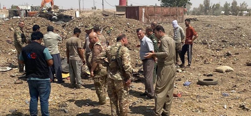 بە هۆى تەقینەوەى مین باوکێک بریندار دەبێ و کوڕەکەشى گیان لەدەست دەدات